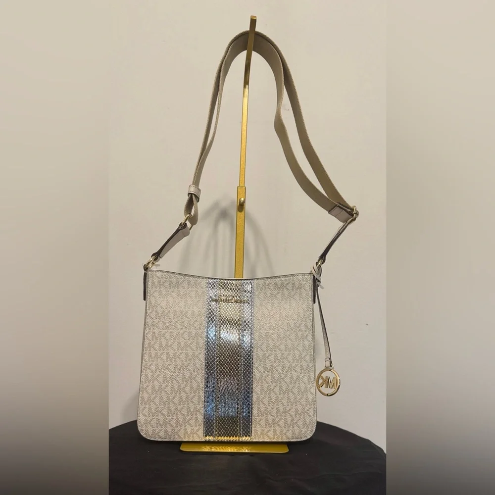 Michael Kors Jet Set Travel Small Signature Logo Messenger Bag. Color:Multi - Picture 6 of 10